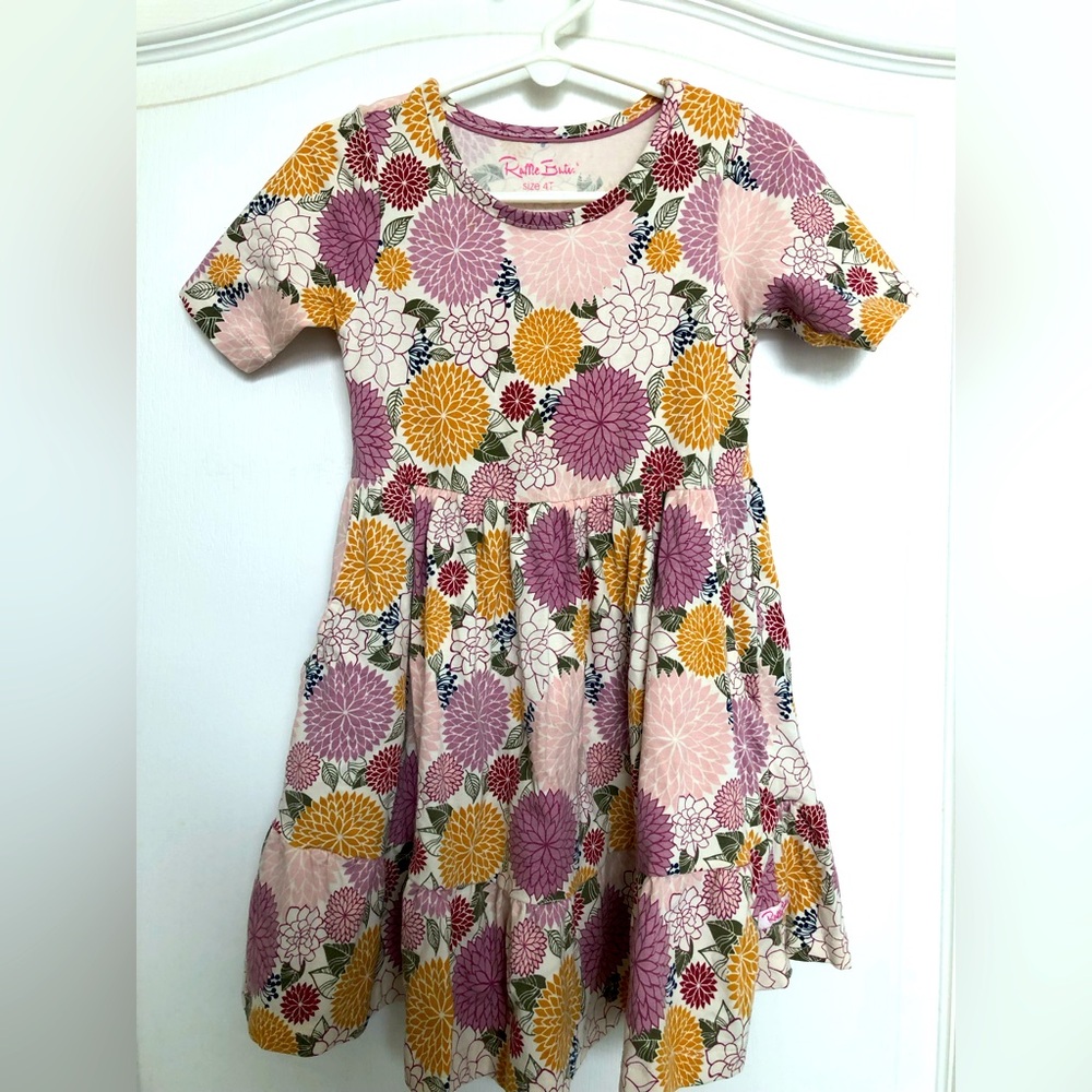 Little Girl short-sleeve flowered dress w/ pockets